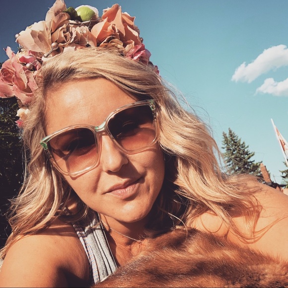 Meet your Posher, Holly - Picture 1 of 1